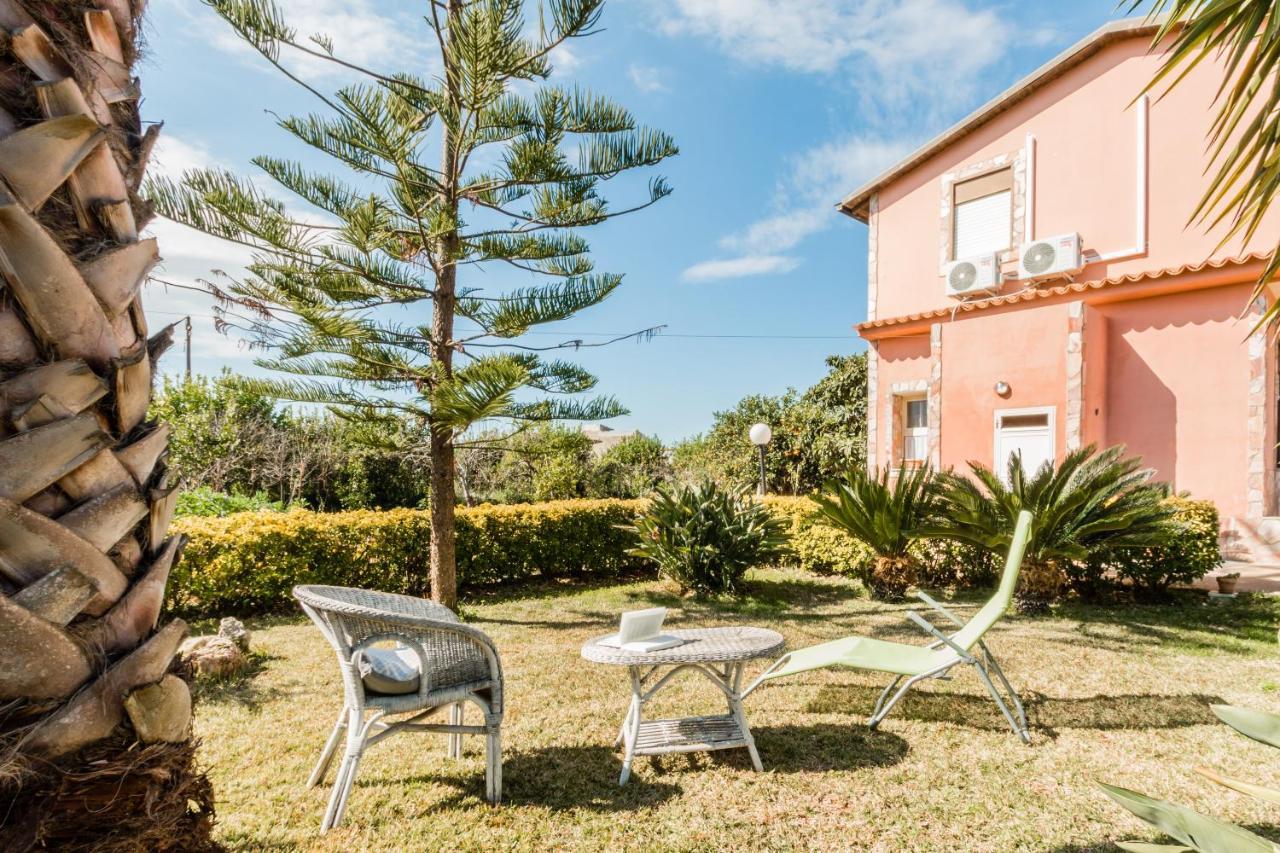 Villa Rosa Near The Sandy Beach, Parking & Wifi Noto Dış mekan fotoğraf